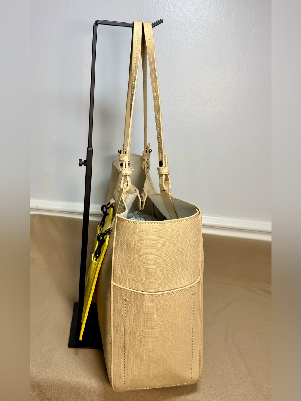 ✨ Botkier New York Park Slope Leather Tote Bag w/ Detachable Pouch – Fawn/Yellow - Picture 3 of 7